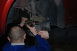 mechanika-wymiana-przegubu